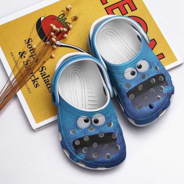 GAD0401205 Cookie Monster ads6, Crocs Water-proof And Lightweight The Muppet Cookie Monster Clogs, Fun And Safe For Outdoor Play, Blue, Water-proof