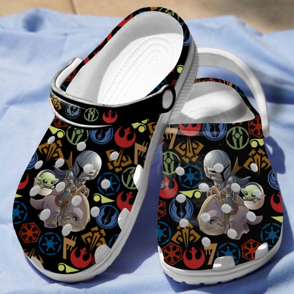 GAD2207101 ads3, New Star Wars Pattern Crocs With Drain Water And Debris When Kickin’ Around In Wet Conditions, New