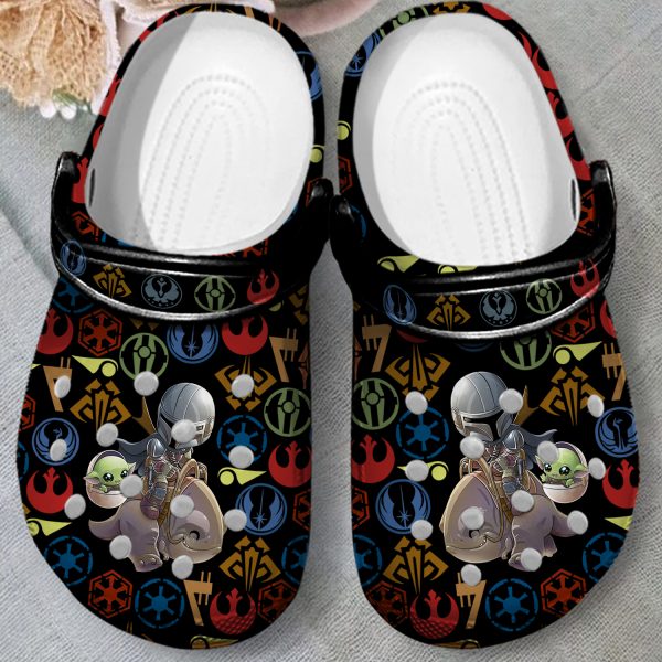 GAD2207101 ads4, New Star Wars Pattern Crocs With Drain Water And Debris When Kickin’ Around In Wet Conditions, New