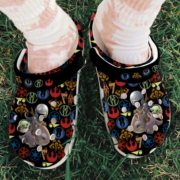 GAD2207101 ads6, New Star Wars Pattern Crocs With Drain Water And Debris When Kickin’ Around In Wet Conditions, New