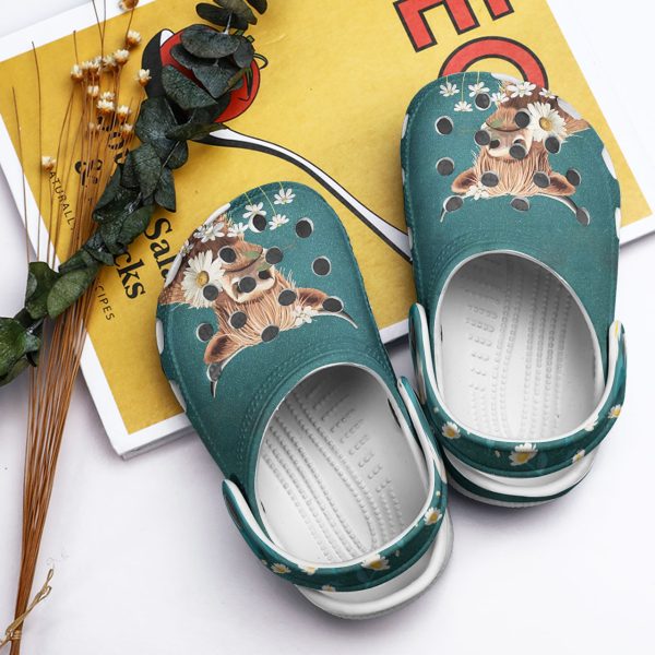 GTD0110102 ads6, Limited Edition Highland Cow With Beautiful Daisy Flowers Crocs For Adults, Adult, Beautiful, Limited Edition