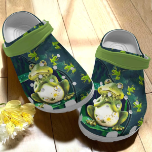 green frog pattern slippers, Love Green Frog Pattern Crocs, Pretty Water-proof Sandal For Adult, Adult, Pretty, Water-proof