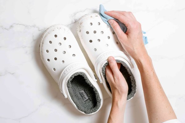 How to clean Crocs with fur by hand