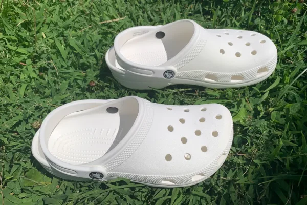 How to clean White Crocs with toothpaste